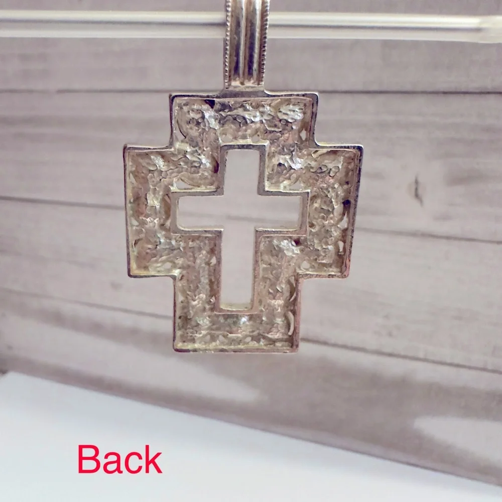 Simulated Rhinestone Pendant - Picture 4 of 4